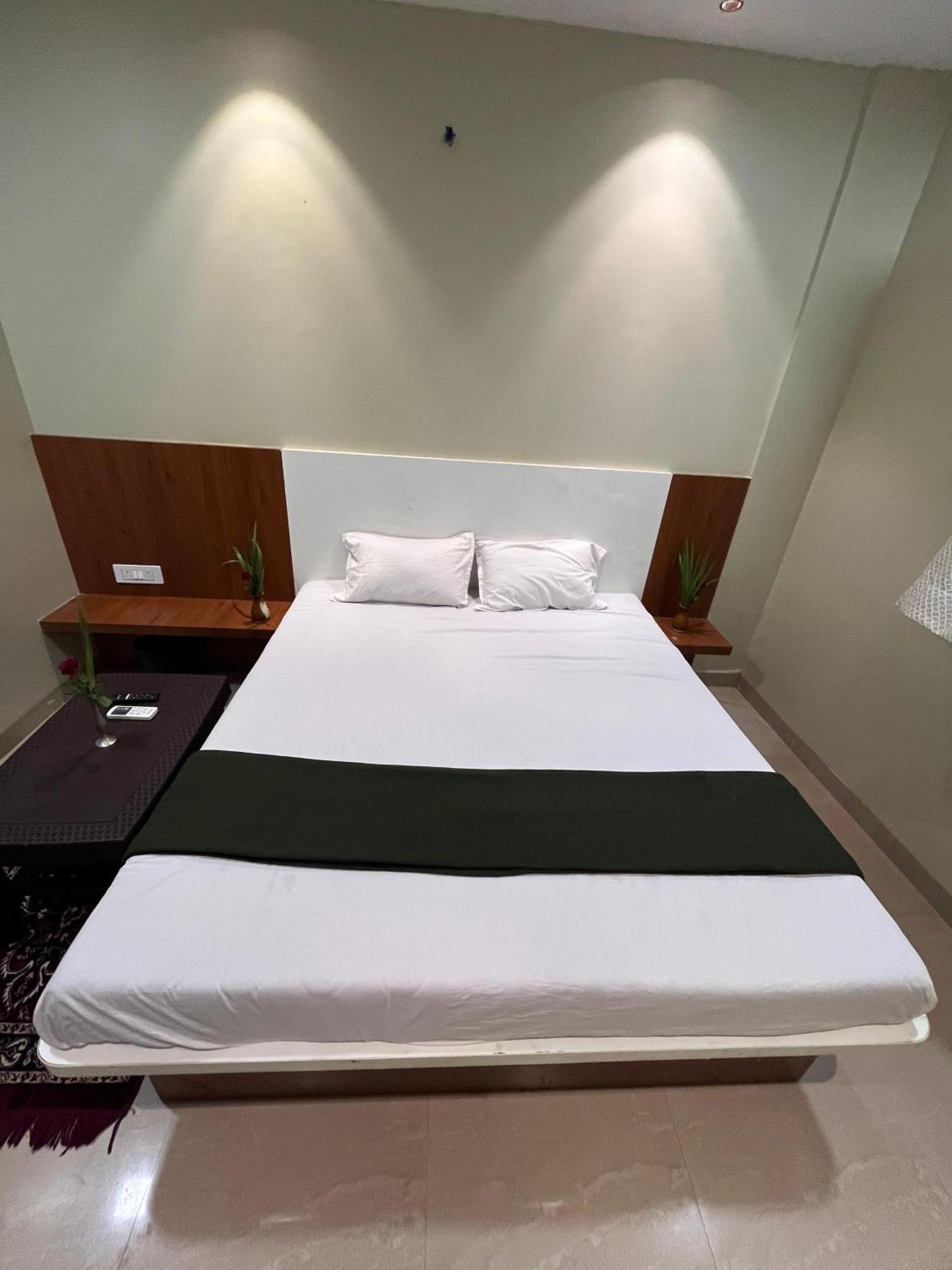 Hotel Sun Lodging Bhiwandi Екстериор снимка